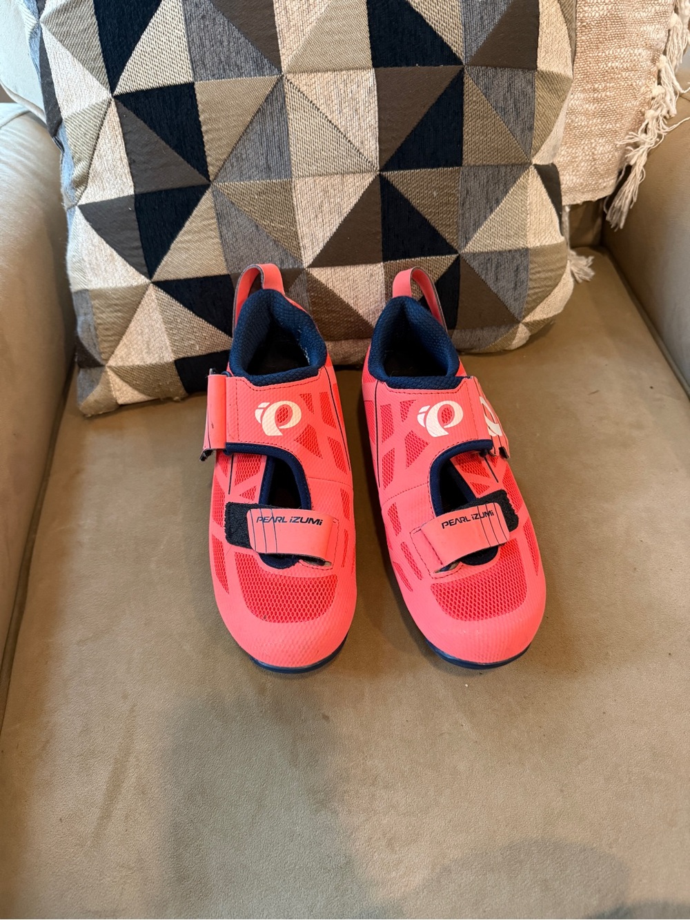 Pearl Izumi Women Neon Coral and Navy Cycling Shoes - Velcro